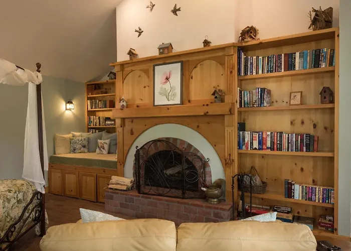 Romantic Riversong Inn