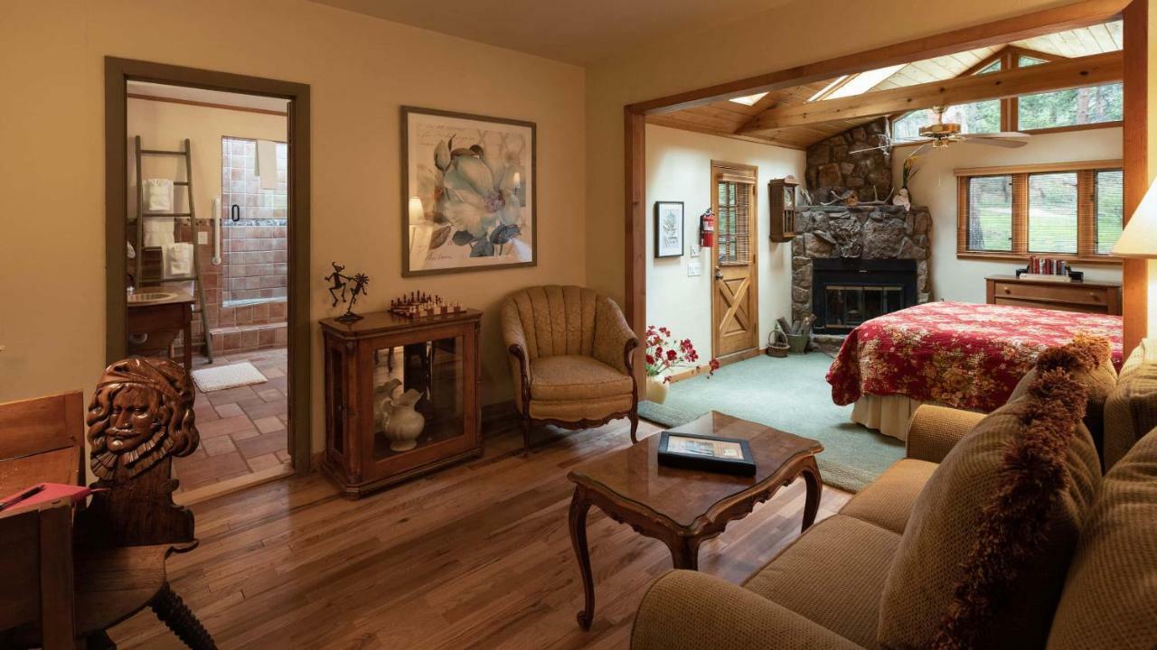Romantic Riversong Estes Park